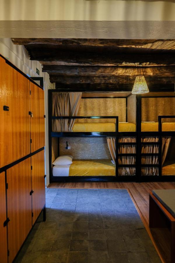 מדלנה Loving Strangers Hostel מראה חיצוני תמונה
