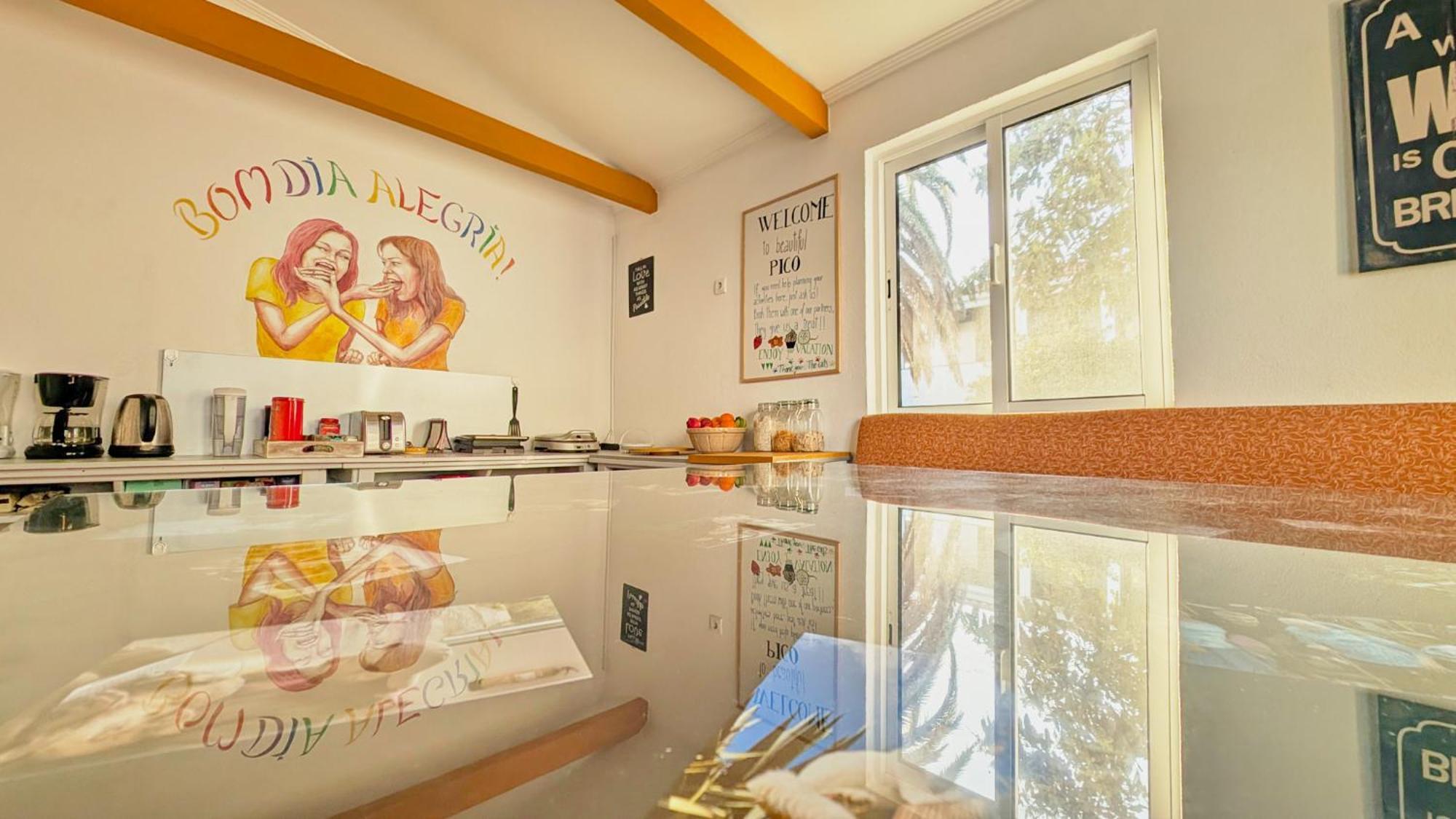 מדלנה Loving Strangers Hostel מראה חיצוני תמונה